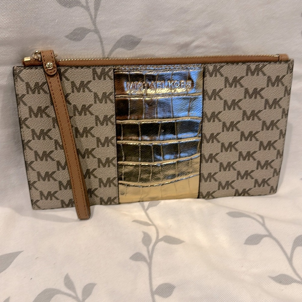 Beautiful leather Michael Kors signature wristlet